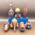 Senshukai  - Meuble-jouet Seven Vintage wooden animals, Antiquités & Art