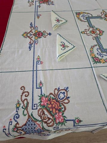 Tafelkleed (7) - 122 cm - 124 cm - tafelkleed en 6