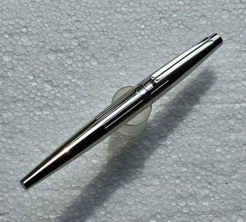 S.T. Dupont - DUPONT ELLIPSIS PLATIINUM - PLUME OR 18 CARATS, Verzamelen, Nieuw