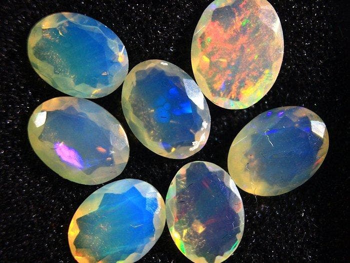 Cts 5.10 Natuurlijke Ethiopische Opalen facettenrijk- 1.02 g, Verzamelen, Mineralen en Fossielen