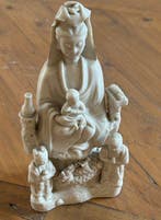 Statuette Guanyin avec enfants et dragon - Porcelaine -