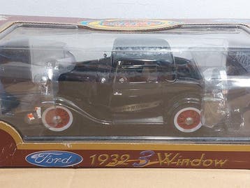 Road Legends 1:18 - Model raceauto - 1932 Ford 3-Window, Nieuw