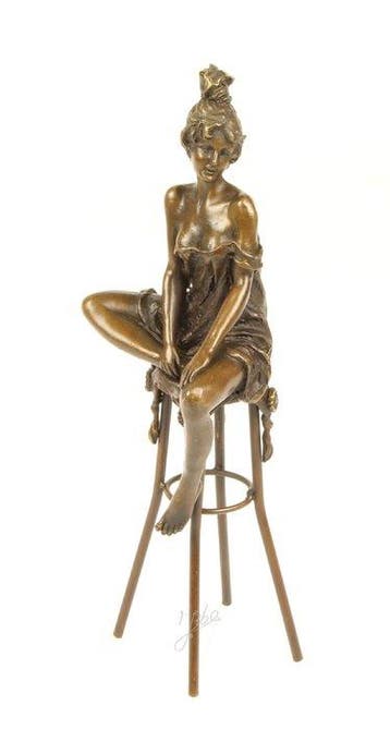sculptuur, Elegant Art Deco Bronze Sculpture – Lady on Bar