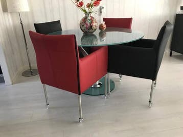 Set van 4 leren kuip eetkamerstoelen - met wieltjes -, Huis en Inrichting, Stoelen, Ophalen of Verzenden, Nieuw, Eén