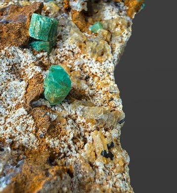 Émeraude naturelle sur matrice – Cristal d’émeraude verte,