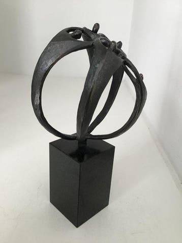 Corry Ammerlaan - sculptuur, “ Samen de handen ineen “ - 20