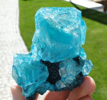Alunite Cristal bleu aquamarine sur roche-matrice !- 123 g