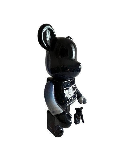 Medicom Toy - Be@rbrick 100% 400% Black Knight Satellite, Antiek en Kunst, Kunst | Designobjecten