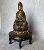 Guanyin inclusief tafel - Brons, Hout, Marmer - China, Antiek en Kunst