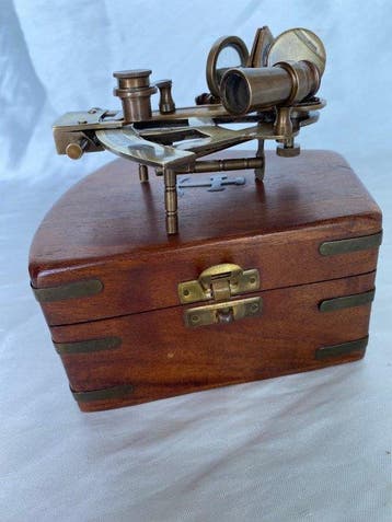 Maritieme objecten - Vintage sextant van Duitse oorsprong,