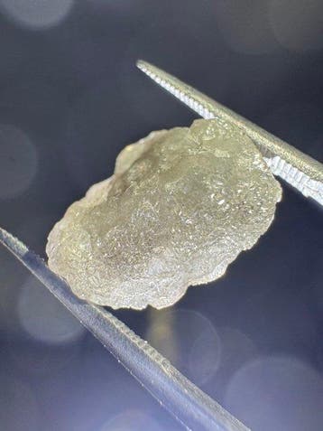 Grijze natuurlijke ruwe diamant. 6,22 ct Ruw - Hoogte: 13.65, Verzamelen