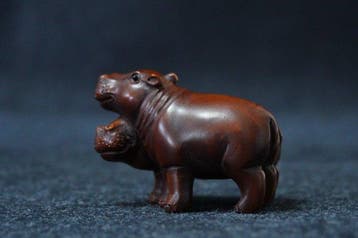 Vente aux enchères sans réserve – Netsuke en buis signé