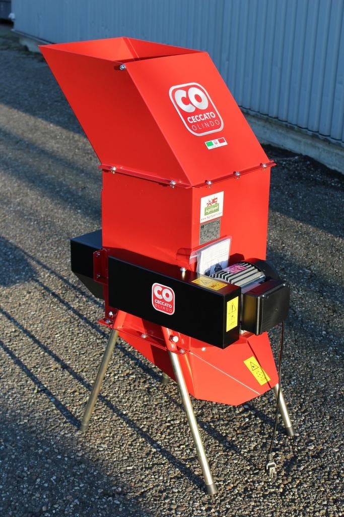Ceccato Olindo (Mais) Dorsmachine 700 kg/u 230V, Articles professionnels, Agriculture | Outils