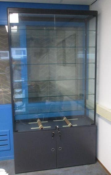Glazenvitrine met 6 glazen schappen, B120 x D40 x H221cm,