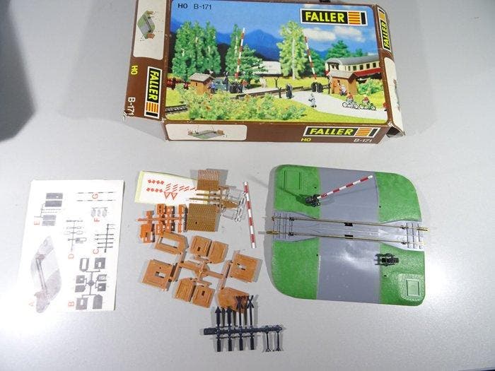 Märklin, Faller H0 - Treinset (4) - 4 AC-spoorwegovergangen, Hobby & Loisirs créatifs, Trains miniatures | HO