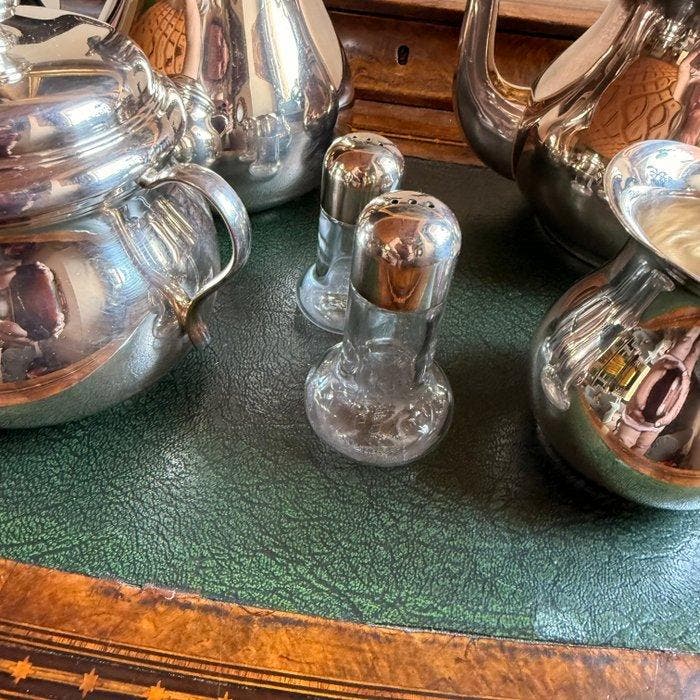 Christofle - Koffiepot (6) - Verzilverd, Antiek en Kunst, Antiek | Meubels | Tafels