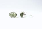 2 Moldavite oorstekers / ruwe / nieuw 925. Sterling Zilver -