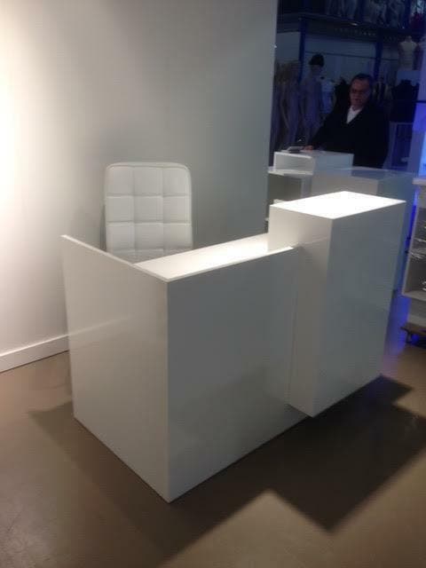 *TIP*  Glossy wit bureau, Zakelijke goederen, Kantoor en Winkelinrichting | Winkel en Inventaris, Ophalen of Verzenden