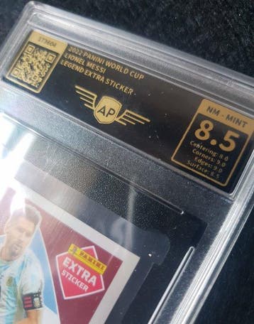 2022 Panini Lionel Messi Memorabilia kaart - AP Grading 8.5, Verzamelen, Nieuw
