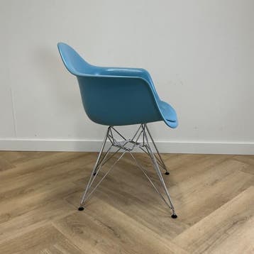 Vitra  Eames DAR design kuipstoel, licht blauw - chroom, Maison & Meubles