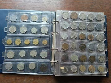 Wereld. 1 x Album with veriaus intresting world Coins