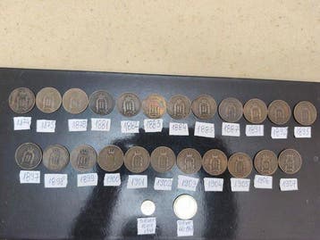 Zweden. Set of 25 coins, including silver: 5, 10 Öre & Krona, Timbres & Monnaies