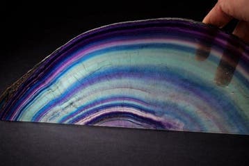 Tranche extraordinaire de fluorite arc-en-ciel – Un