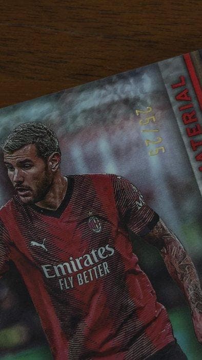 2023/24 Topps Museum Collection UEFA Theo Hernandez /25, Verzamelen, Stickers