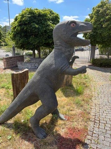 Dinosaures de granit sculpture - Hauteur : 200 cm - Largeur