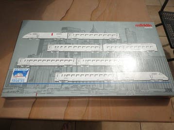 Märklin H0 - 3700 - Treinstel (1) - 8-delig ICE BR 401,