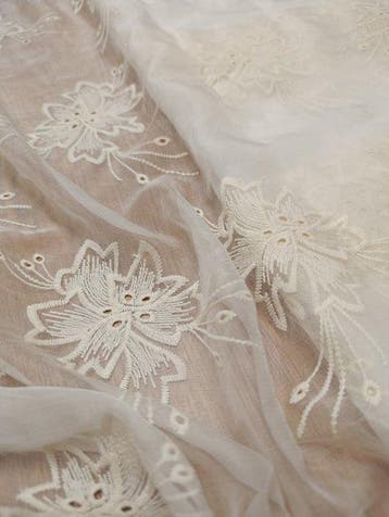 B583 - 490 x 125 cm - Tessuto Ricamato in Pura Seta di Como