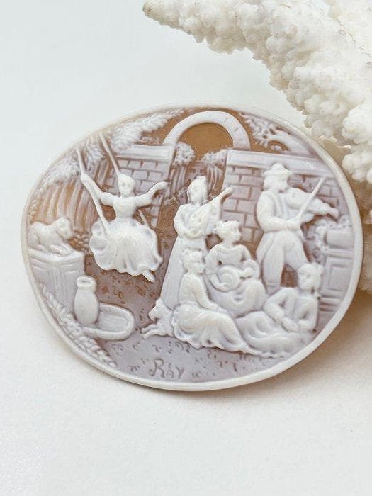 CASSIS MADAGASCARIENSIS - Cameo - Handgesneden camee, Antiquités & Art, Curiosités & Brocante