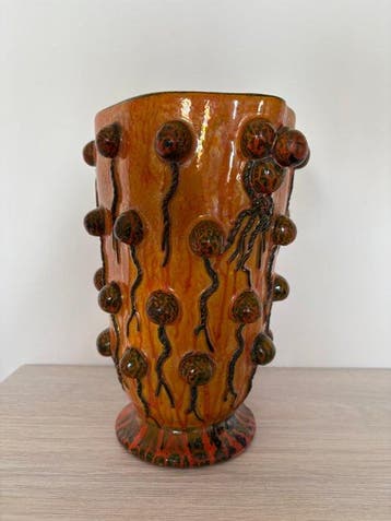 Vaso scultoreo in ceramica policroma – possibile ambito di