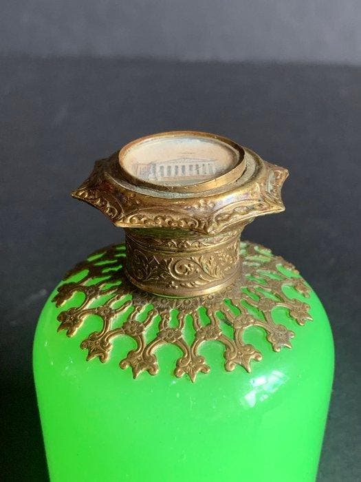 Pot - Uraniumglas, Opaline glas - Palais-Royal, Antiek en Kunst, Antiek | Glaswerk en Kristal