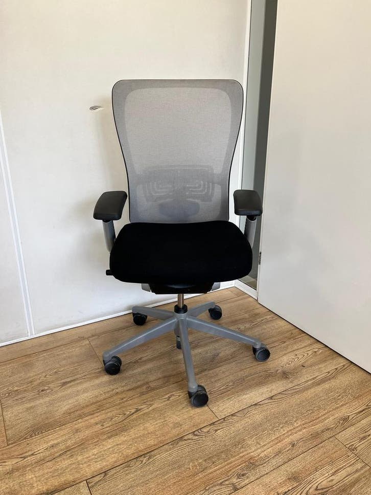 Refurbished Haworth Zody Grijs - Inclusief 5 jaar garantie, Huis en Inrichting, Bureaustoelen, Bureaustoel, Grijs, Zo goed als nieuw