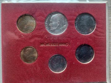 Vatican. Lot de 8 series