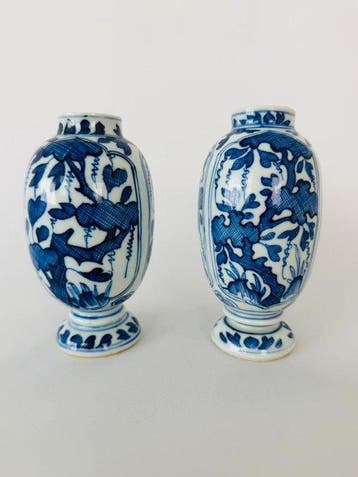 Paar Kangxi-periode Blauw-witte Druiven & Bloemen