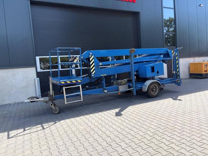 Veiling: Aanhangerhoogwerker Custers R20EHS 200kg 20m 2006, Articles professionnels, Machines & Construction | Ascenseurs, Échafaudages & Échelles