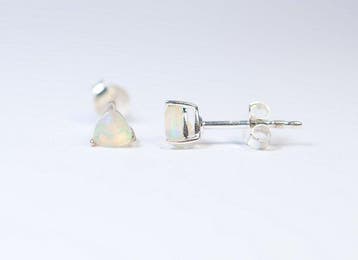Ethiopisch opaal / Welo-opaal 2 oorstekers / nieuw- 0.6 g -, Collections