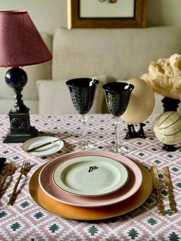 Tafelkleed met een ikat-stijl patroon voor grote tafels. -