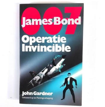 OPERATIE INVINCIBLE        JAMES BOND 007 / STEPHEN, Boeken, Verzenden, Gelezen, J. Gardner