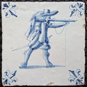 Tegel - Antieke Delftsblauwe tegel met musketier. -