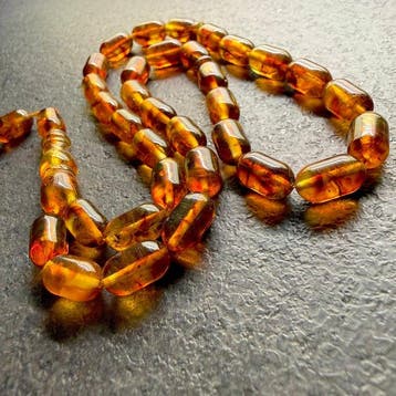 Tesbih, perles de chapelet, en forme de capsule. - Ambre -