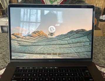 Apple MacBook Pro 15-inch (2017) - Laptop (1) - In