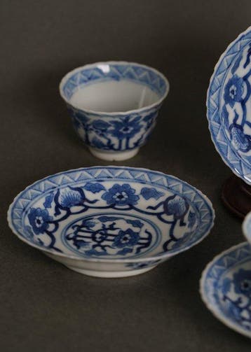 Kangxi Mark, Qing Dynasty - Soucoupe (8) - Chrysanthème et, Antiek en Kunst