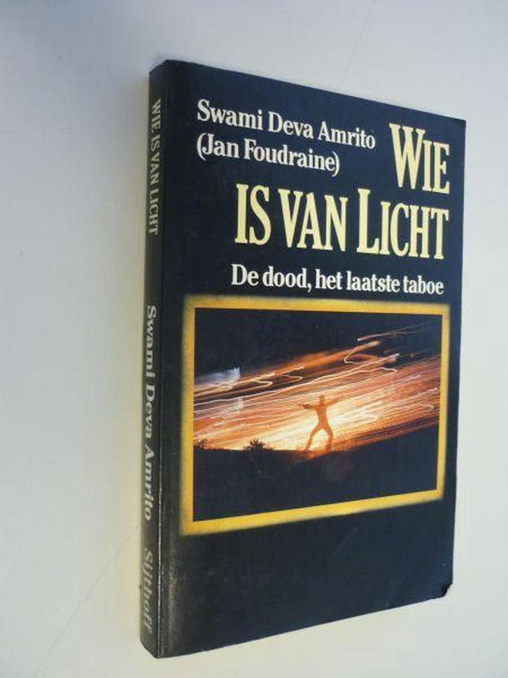 Wie is van licht - Amrito 9789021833668 Amrito, Livres, Philosophie, Envoi