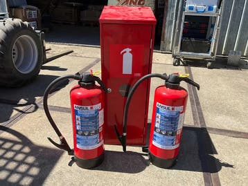 Brandblusser 2x met kast (Opslag, Diverse), Ophalen of Verzenden