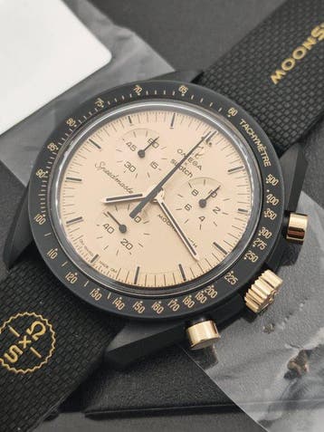 Omega x Swatch - Mission to the Moon 1969 18K Moonshine Gold, Handtassen en Accessoires, Nieuw