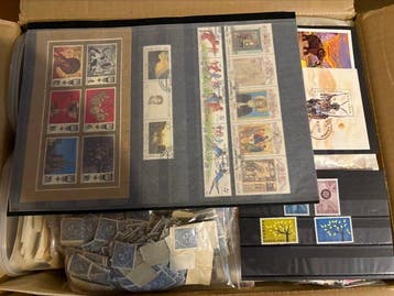 Monde - Boîte de timbres restants du monde