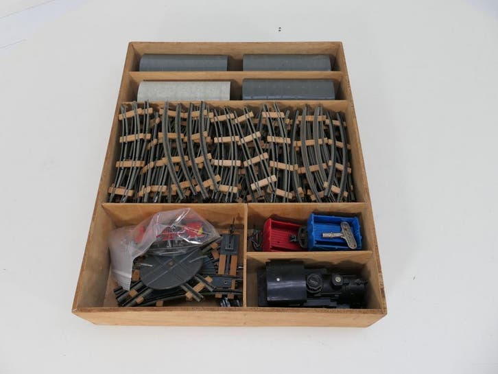 Schaal 0e Biller Bahn set locomotief met personenrijtuige..., Hobby en Vrije tijd, Modeltreinen | Overige schalen, Locomotief